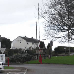 Eastleigh Manual Lift-Up Barrier & Return Post